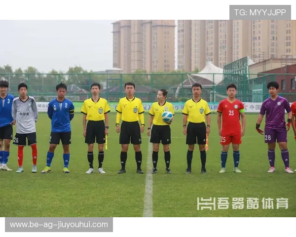 东台初中校园足球蓬勃发展助力青少年健康成长与团队精神培养 东台初中校园足球蓬勃发展助力青少年健康成长与团队精神培养